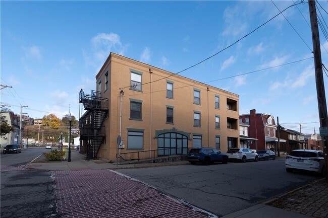 Building Photo - 232 3rd Ave