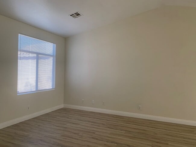 Building Photo - Single Story 3 Bedroom Home for Rent