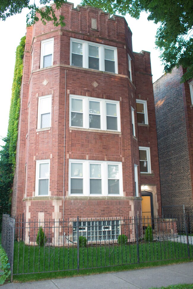 Foto del edificio - 8329 S Ingleside Ave