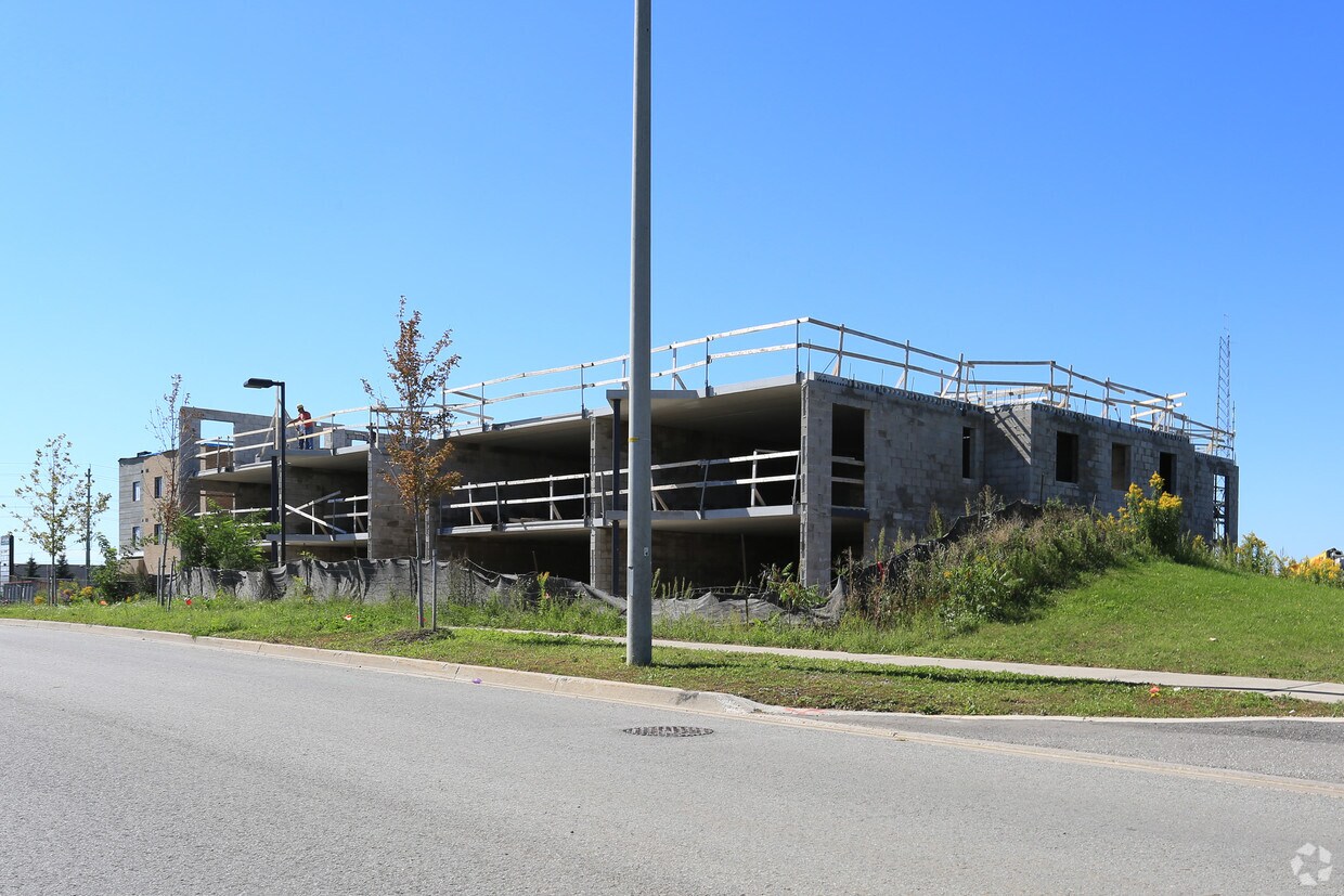 Photo du bâtiment - Royal Parkside Plaza