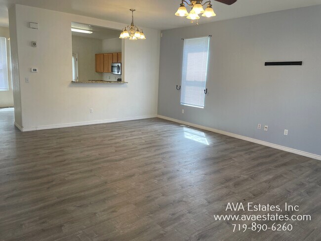 Building Photo - 7872 Sandy Springs Point