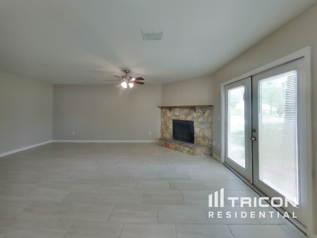 Building Photo - 1151 W Romaine Cir