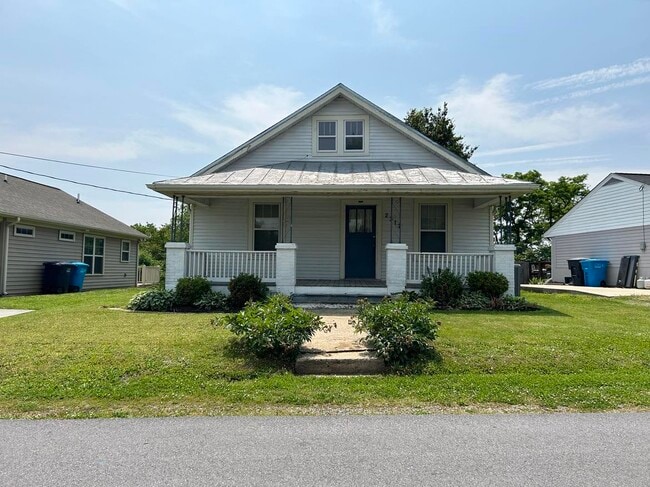 Home front - 2317 Moir St NE