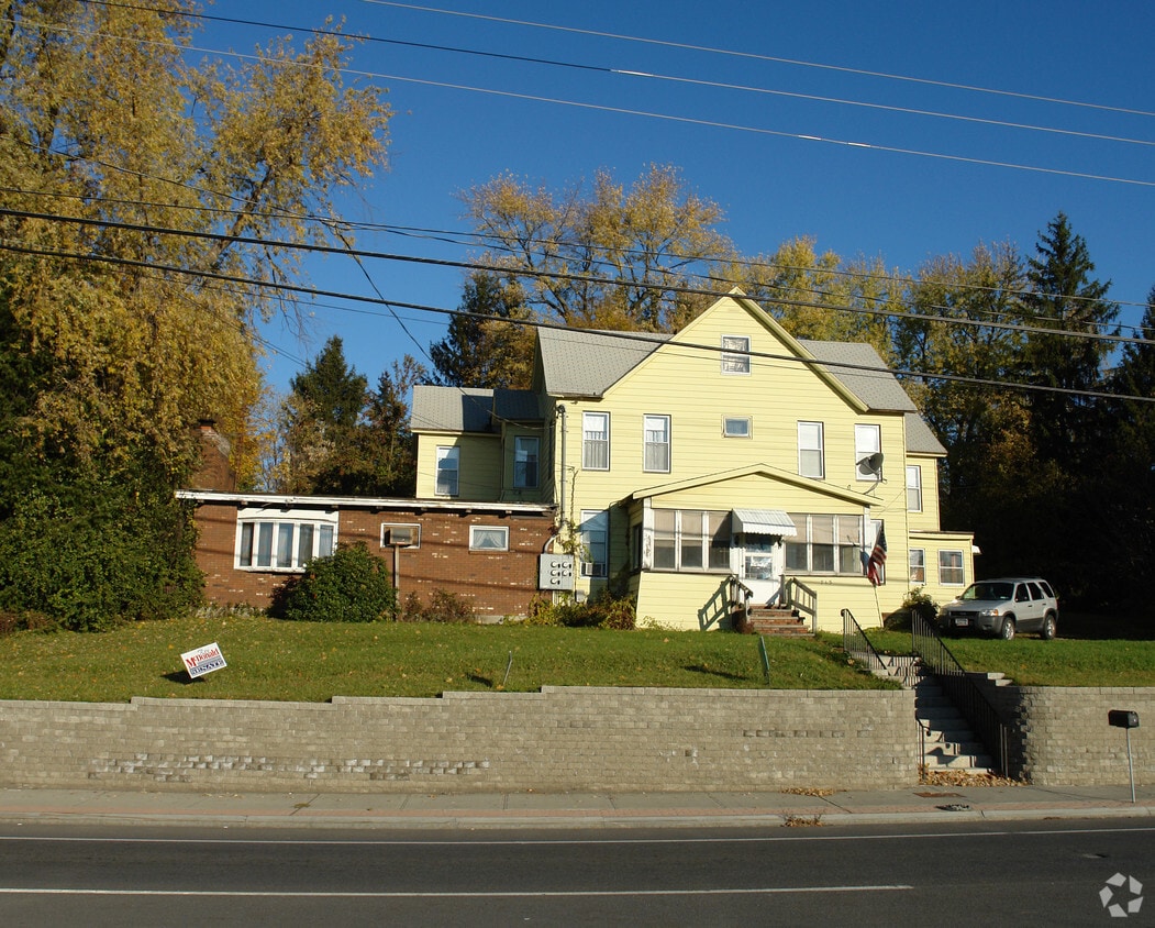 715 Hoosick St, Troy, NY 12180 Apartments in Troy, NY