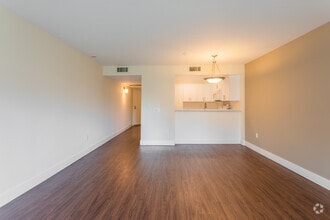 1x1 - Park Regency Apartments