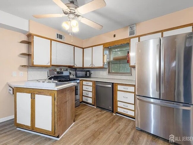 Building Photo - 730 Linden Ave