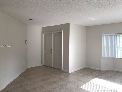 Foto del edificio - 3127 Johnson St