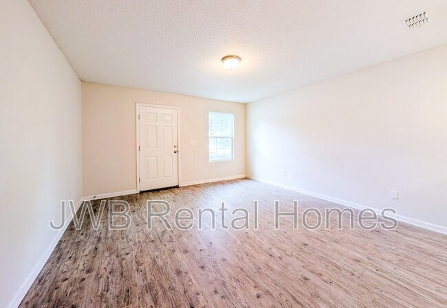 Foto del edificio - 8441 McGirts Village Ln