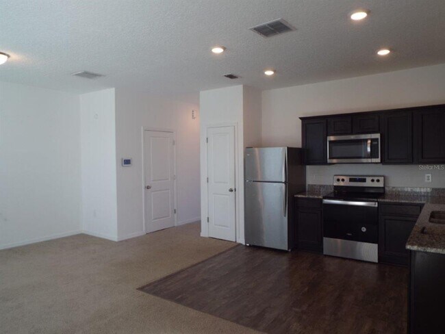 Building Photo - 362 Madison Dr