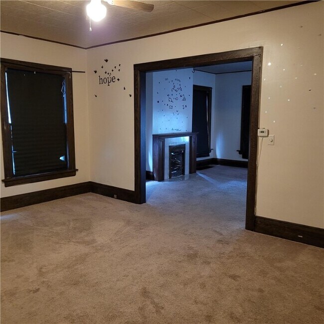 Foto del edificio - 914-918 W 9th St
