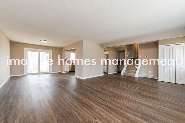Building Photo - Fenced-in 3-Bedroom Home in Strongsville
