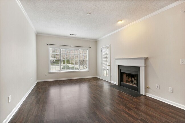 Foto del edificio - 102 Spring Heights Ln