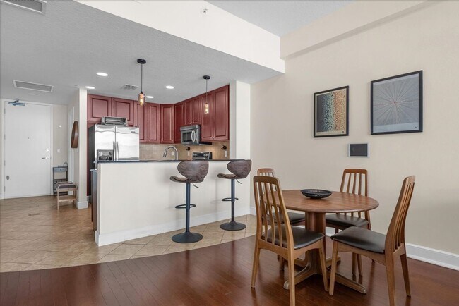 Foto del edificio - “Live Steps from Lake Eola in Thornton Par...