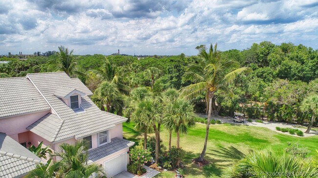 Building Photo - 4409 Fairway Dr N