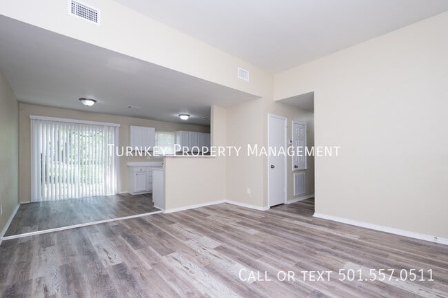 Building Photo - Do not miss this 3 bedroom 2 bath home
