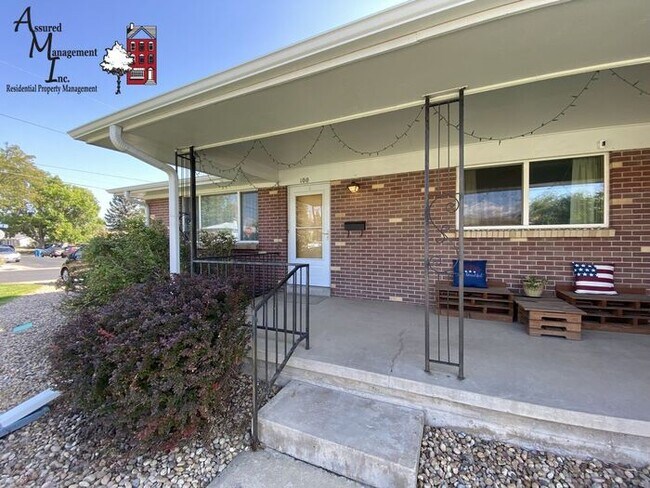 Building Photo - Duplex with finished basement!