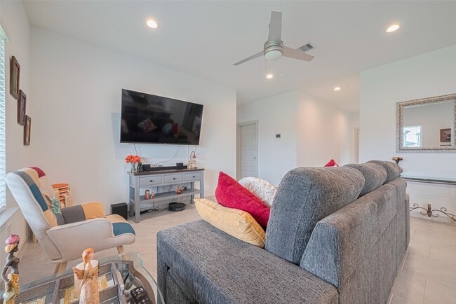 Building Photo - 28910 Yachting Pt Ct