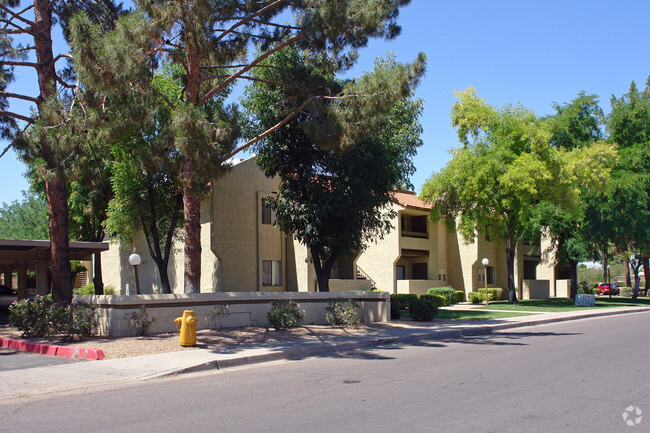 Building Photo - The Greens Apartments