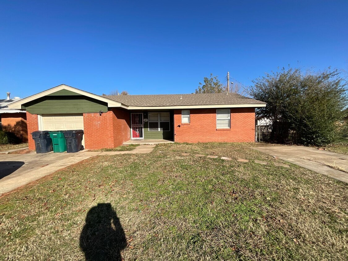 Primary Photo - 1009 SW 65th St