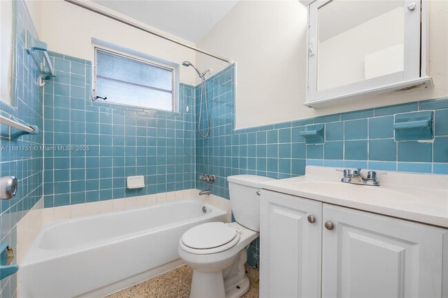 Foto del edificio - 2661 SW 11th St