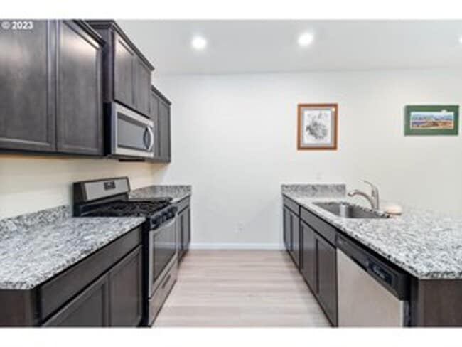 Foto del edificio - Newer 3 Bedroom NE Portland Townhome!
