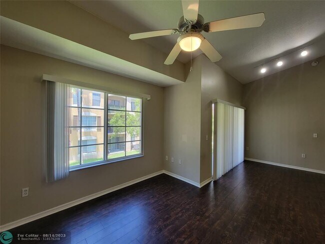 Foto del edificio - 4115 San Marino Blvd