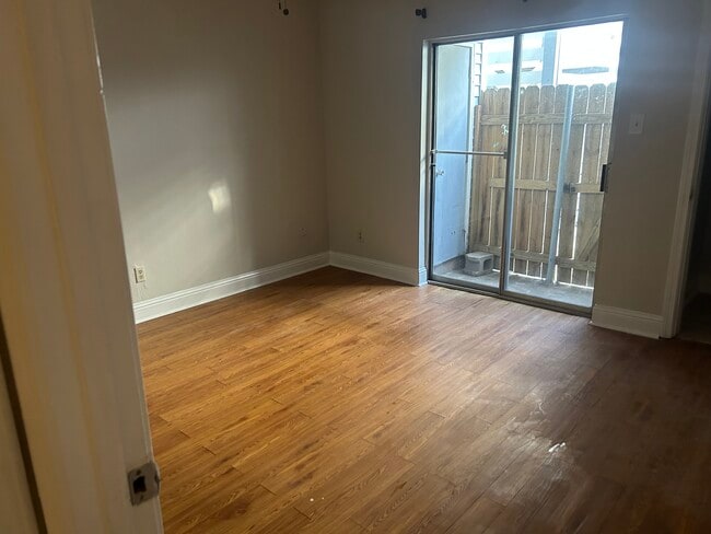 Foto del edificio - 4218 Hessmer Ave