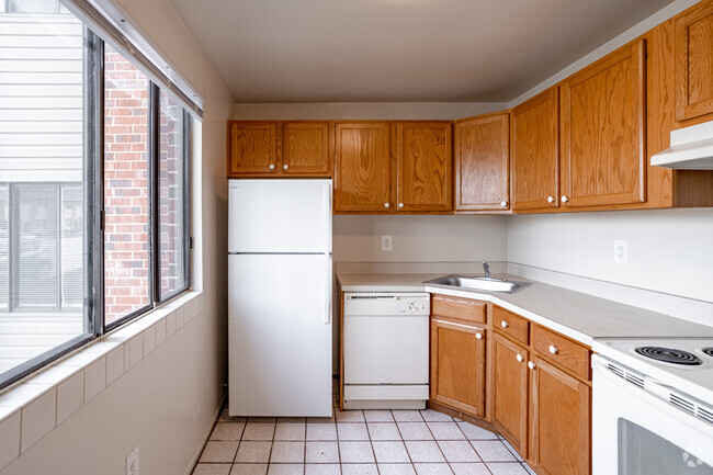 Cocina: 4 habitaciones, 2 camas dobles, 1 Ba: 1.200 a 1.250 pies cuadrados - Hillcrest Apartments