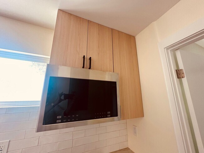 Foto del edificio - "Cozy & Modern 1BR in Glendale’s Most Char...
