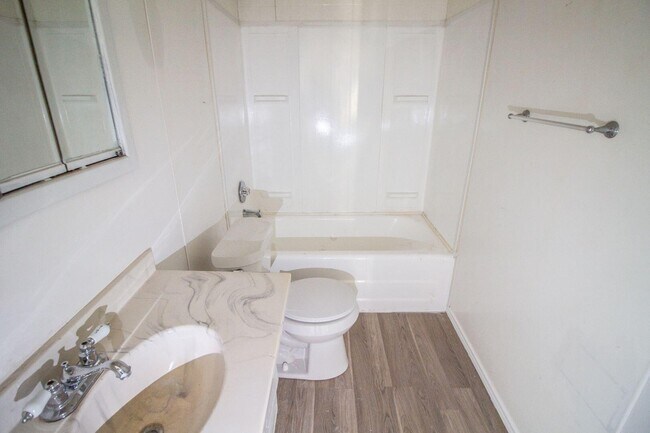 Building Photo - 1918 20th St