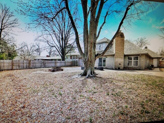 Building Photo - 3 Bed  2 1/2 Bath