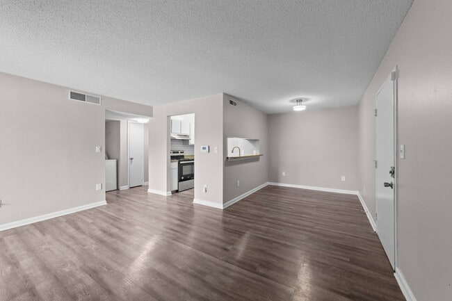 Foto del edificio - Bryan Woods Apartment