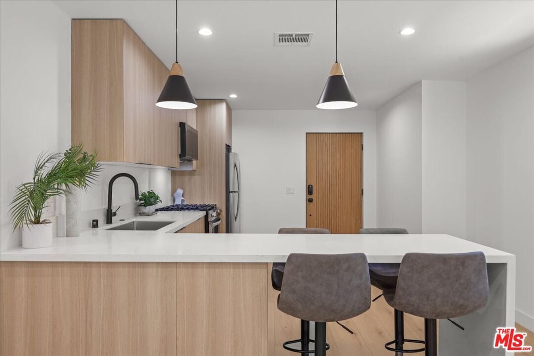 Foto principal - 847 N June St
