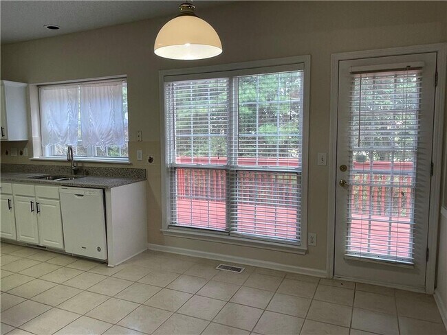 Building Photo - 3800 Lake Lanier Dr NW