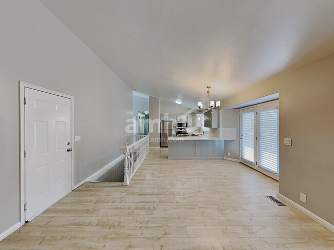Foto del edificio - 965 N Grove Drive