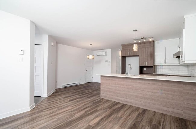 Building Photo - 1165 Rue Du Grand-Pic