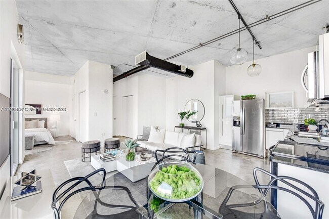 Foto del edificio - 10 SW South River Dr