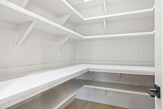 Foto del edificio - 2450 W Iron Coop St