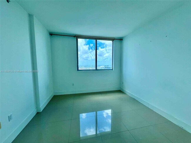 Building Photo - 92 SW 3rd St