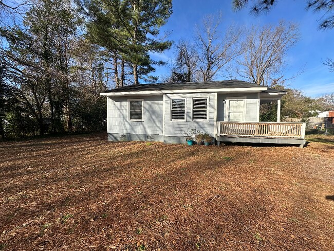 Foto del edificio - 304 Eucalyptus Rd