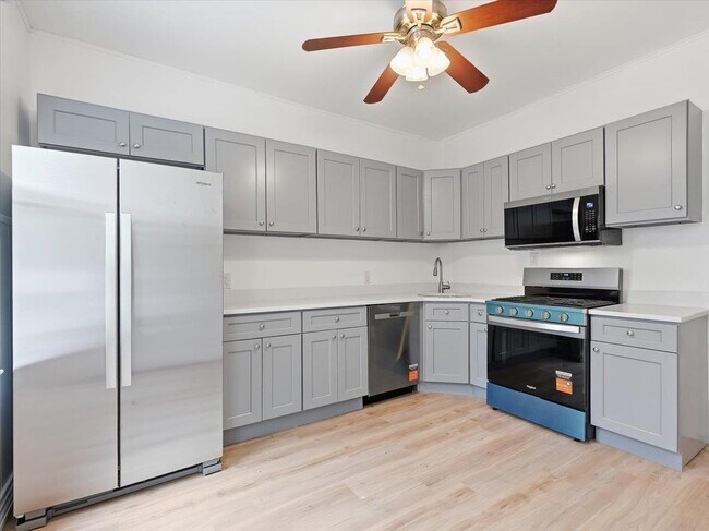 Building Photo - 98 W 47th St