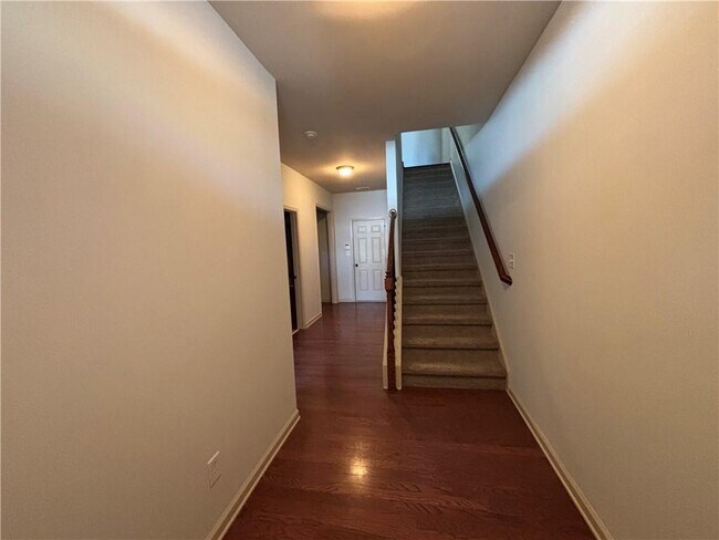 Foto del edificio - 800 Village Field Ct NW