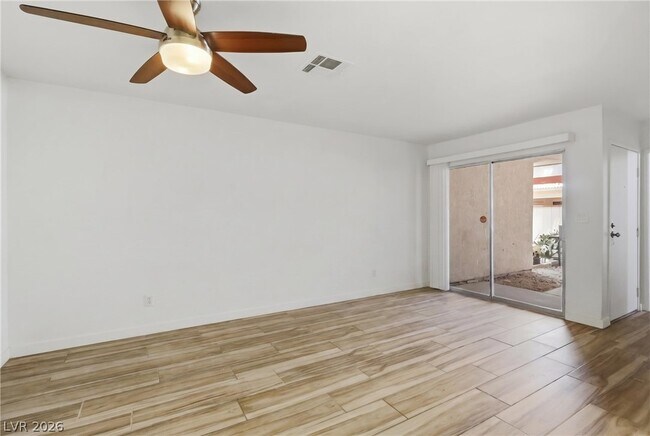 Foto del edificio - 441 N Lamb Blvd