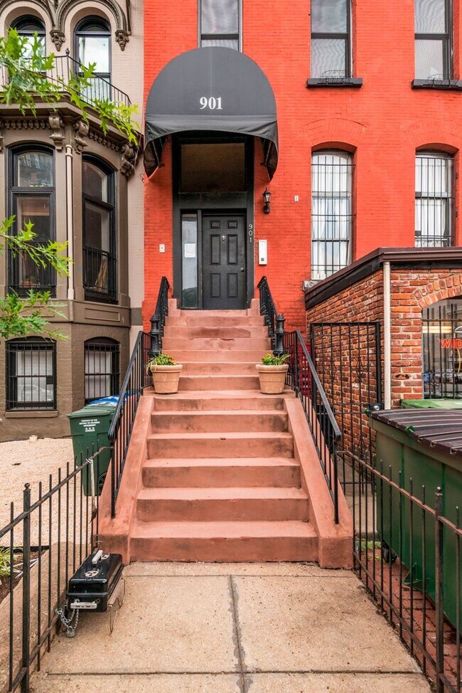 2BD/2BA Condo in Mount Vernon Sq! In Perso... House Rental in Washington, DC