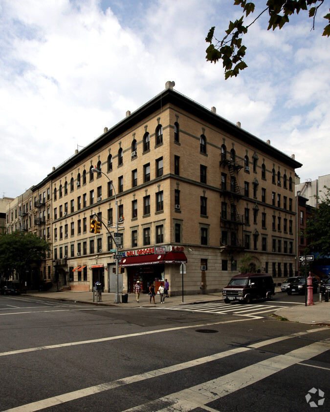 Foto del edificio - 1842 Adam Clayton Powell Jr Blvd