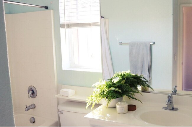 Foto del edificio - 2744 Crown Ridge Rd