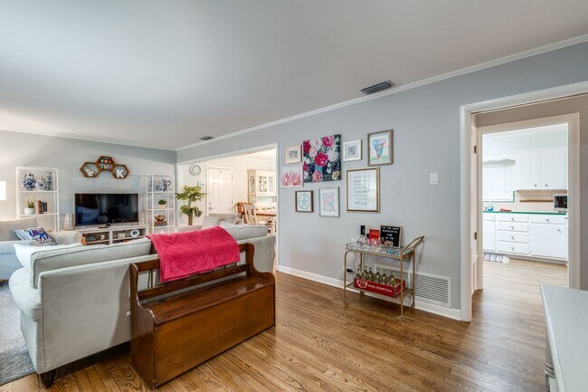 Foto del edificio - CHARMING 3-BEDROOM HOME IN NORTHWOOD