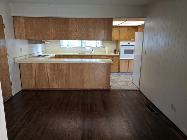 Building Photo - 7763 Hazelnut Dr