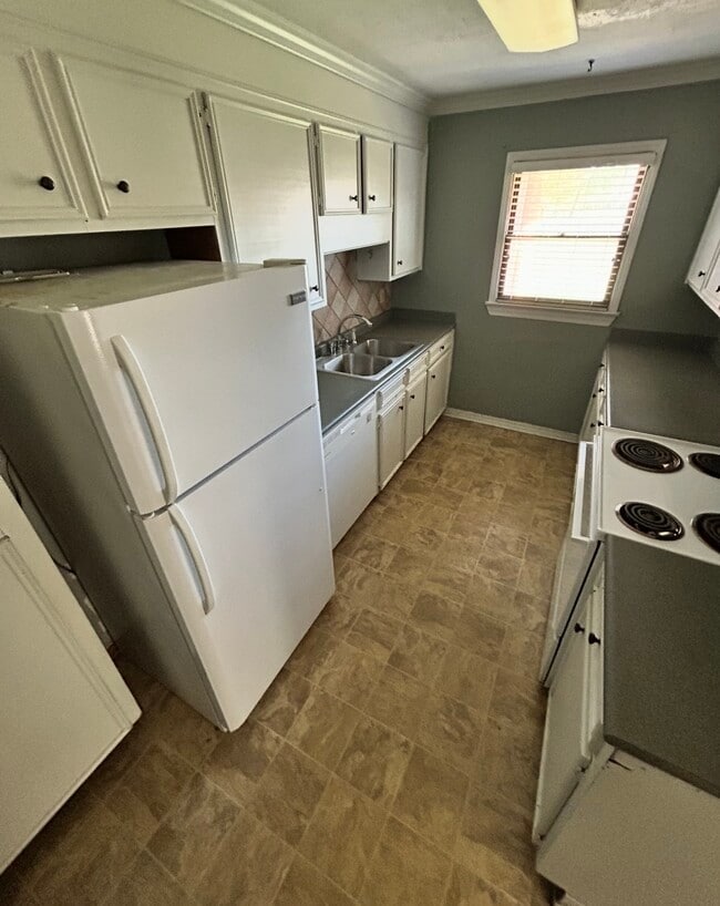 Building Photo - 6 Northtown Rd