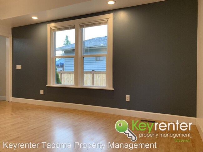 Building Photo - 2 br, 1 bath House - 3015 S Puget Sound Ave